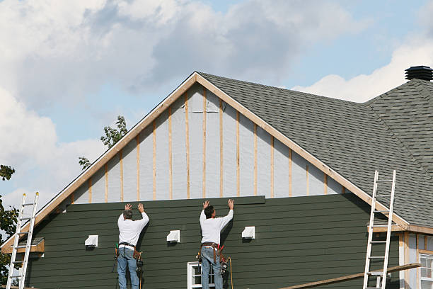 Professional Siding technician working in Richburg, SC
